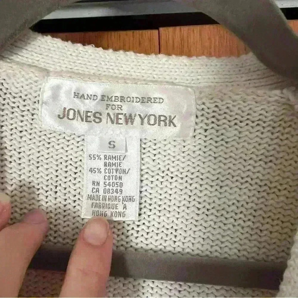 Vintage Hand Embroidered Jones New York floral cardigan S - Picture 6 of 7